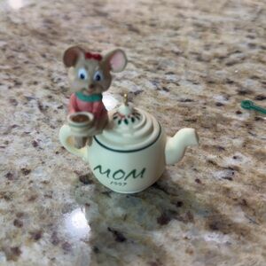 Vintage 1997 Hallmark Keepsake Christmas Ornament Mouse on Teapot Mom 1997